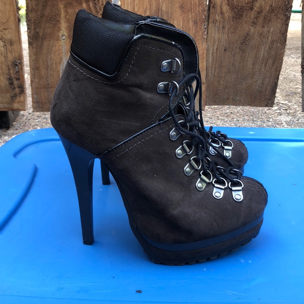 Combat boots